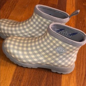 Muck Boots size 9